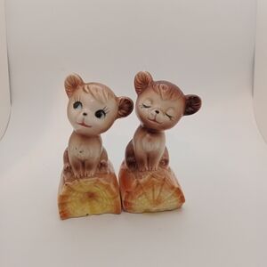 Vintage Bear Couple On a Log Collectible Giftcraft Salt and Pepper Shaker Set!